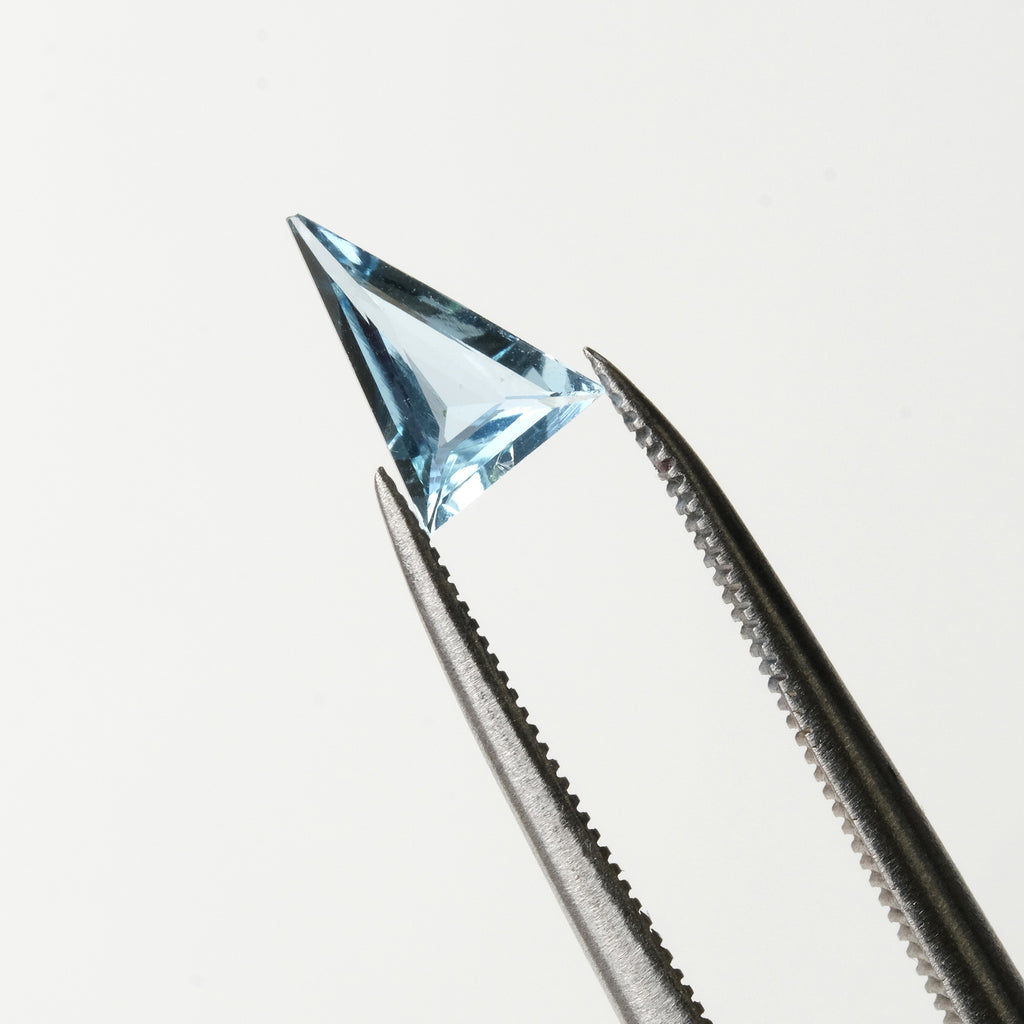Aquamarine triangle geocut AQ004