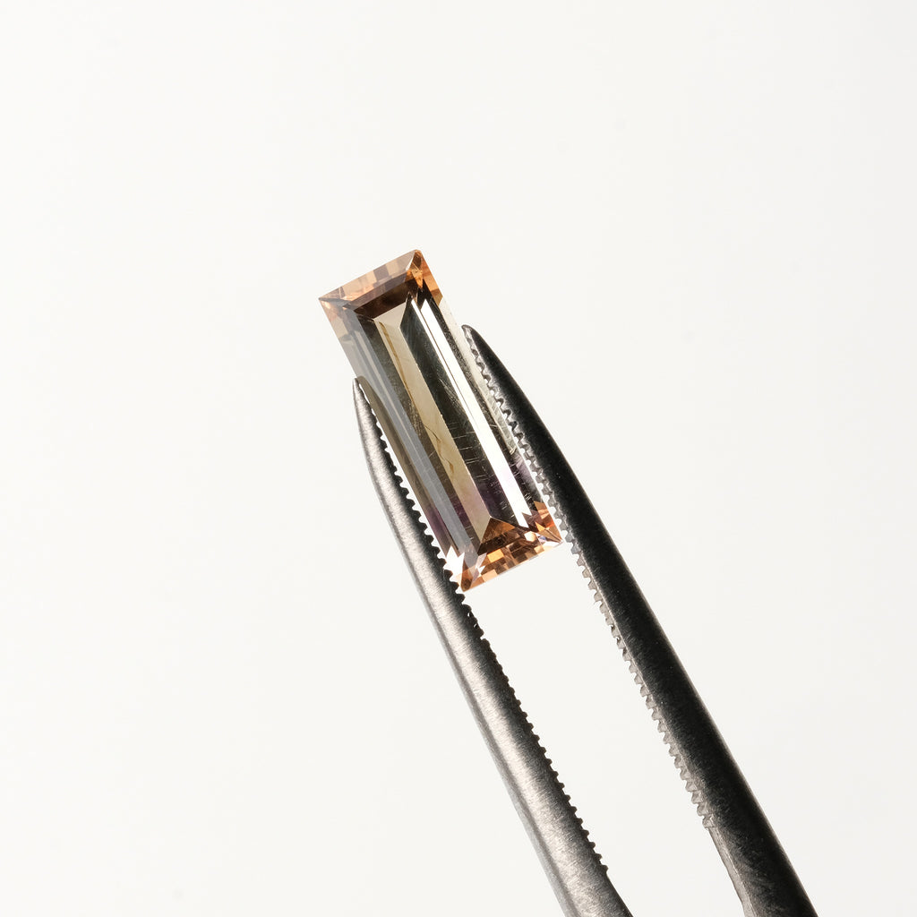 Bi-colour Topaz peach baguette TZ0002