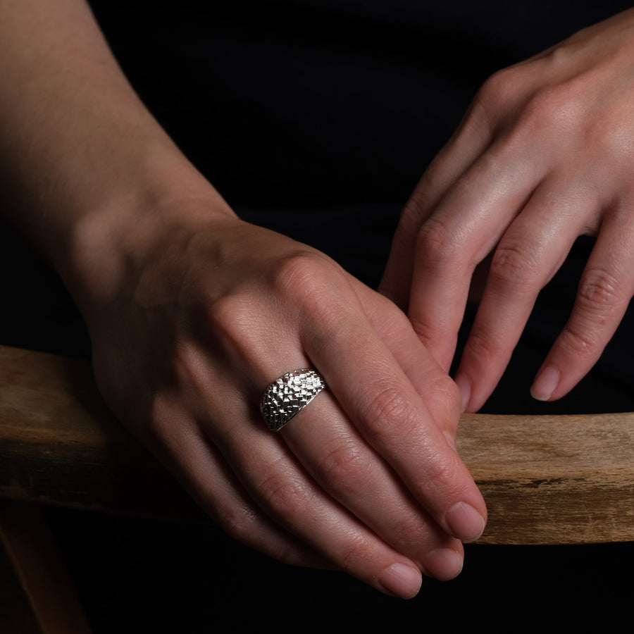 Asymetric tapered cube ring sample