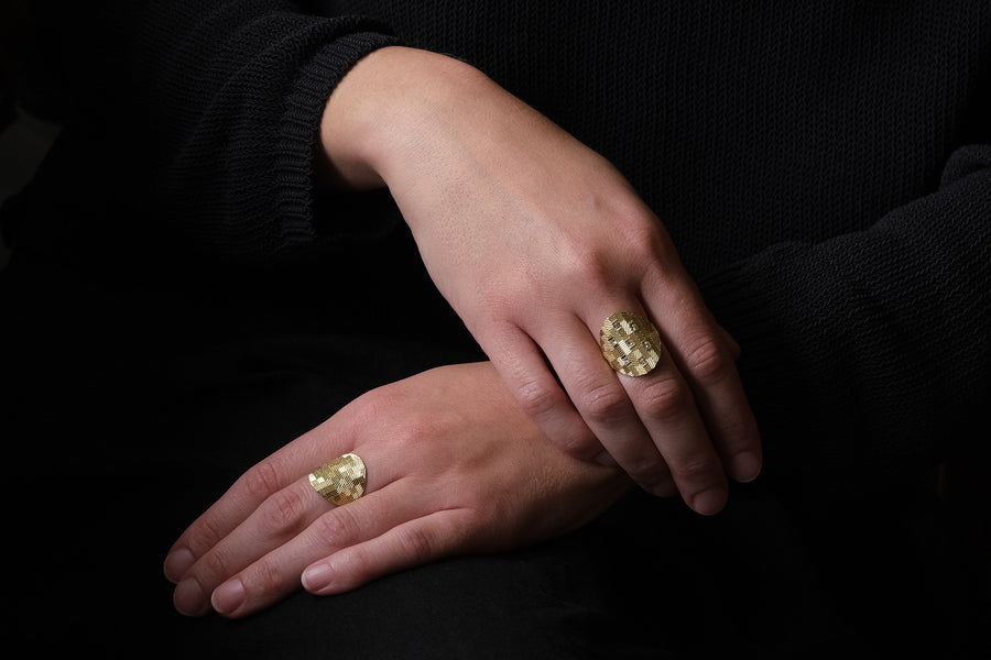 Medium Contour Shield ring