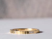 Square random eternity band