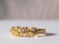 Medium cube stack ring set with 7 diamonds