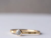 1.5mm Contour ring with silver blue spinel
