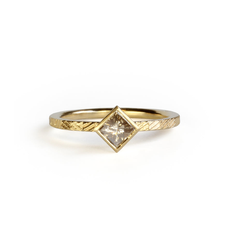 1.5mm Contour ring with 4mm princess cut diamond