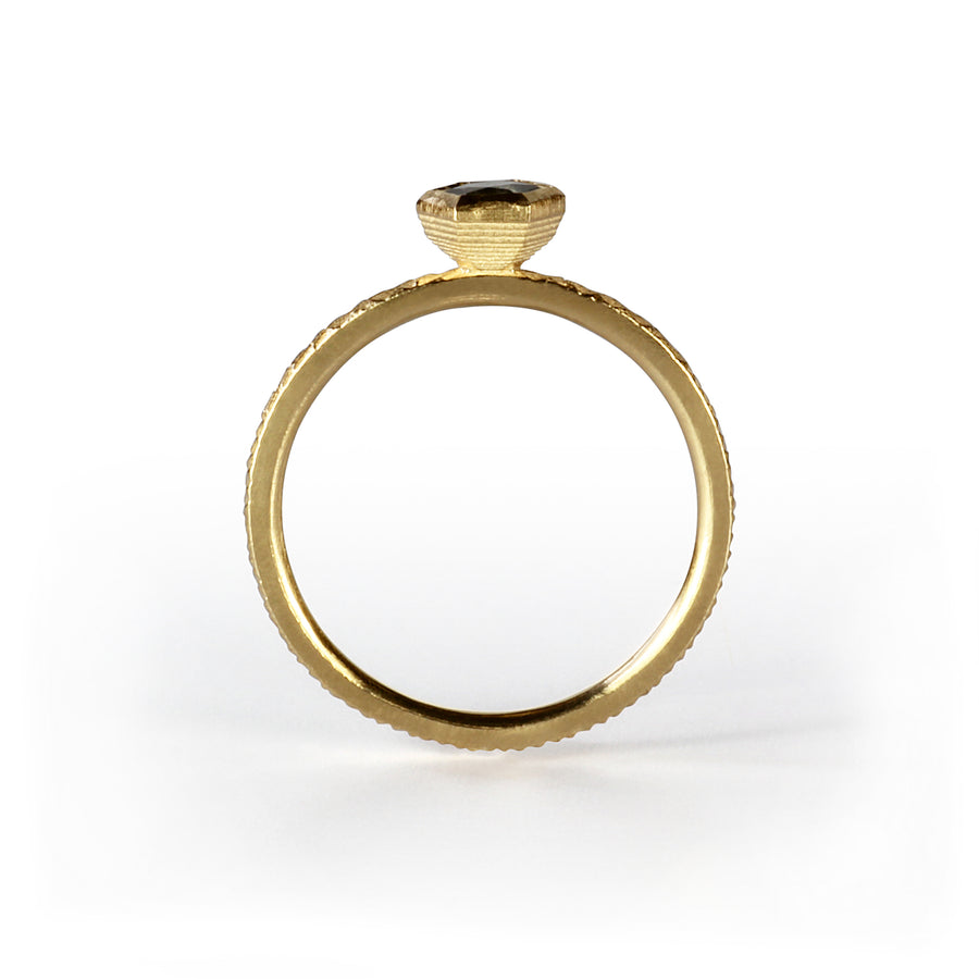 1.5mm Contour ring with hexagonal montana sapphire