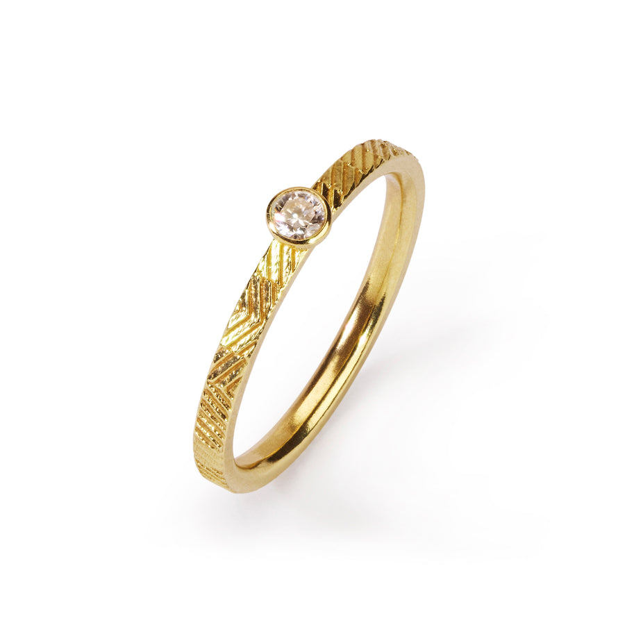 2mm Contour ring with 3mm diamond