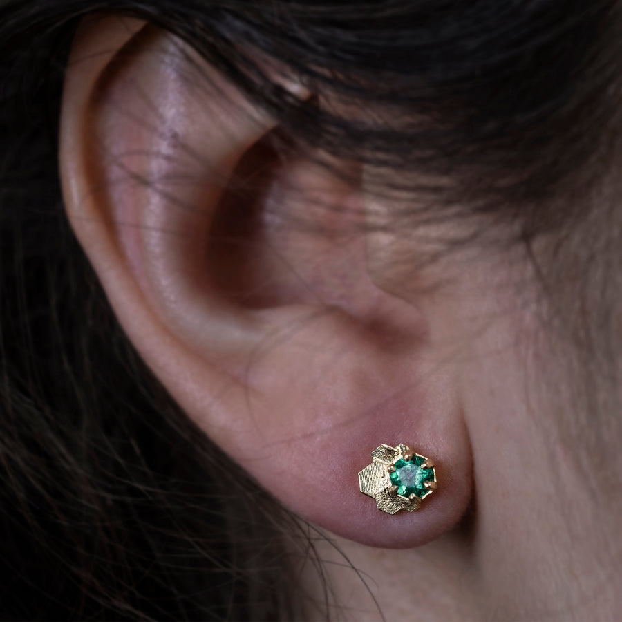 Mini Emerald chaos Hex fan stud earrings