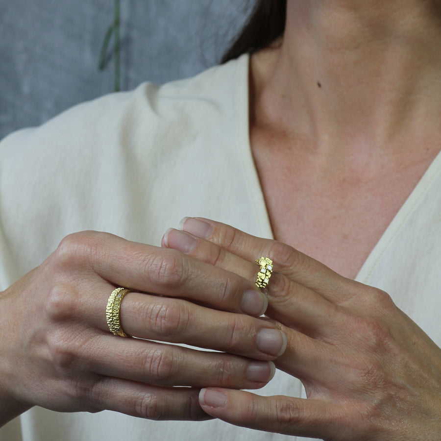 Medium cube stack ring set with 7 diamonds